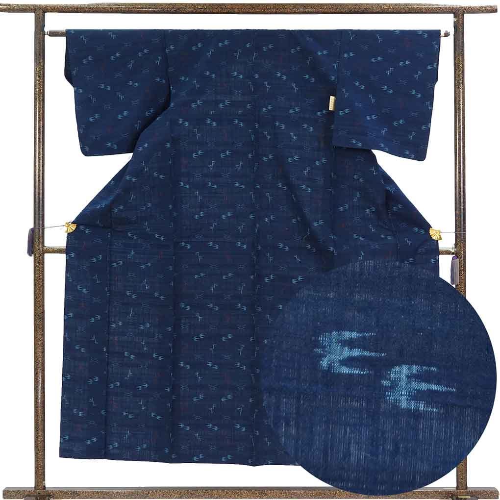 紬 リサイクル着物 身丈155cm 裄62.5cm 前幅23cm 後幅29.5cm 袖丈47cm 袖幅32.5cm レディース 単衣 ツバメ 裄Sサイズ 初夏・初秋用 正絹（シルク）ネイビー やや難 リメイク リユース【ランクB】