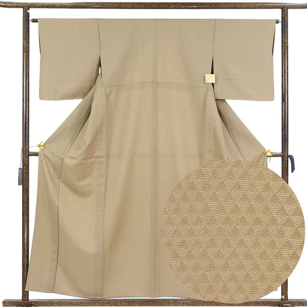 小紋 リサイクル着物 身丈158cm 裄65cm 前幅27cm 後幅31cm 袖丈47cm 袖幅32cm レディース 単衣 鱗柄 裄Mサイズ 初夏・初秋用 正絹（シルク）ブラウン 美品 リメイク リユース【ランクA】
