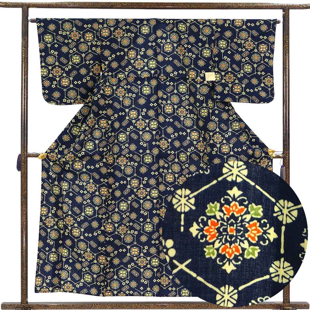 ウール着物 リサイクル着物 身丈156cm 裄65cm 前幅24.5cm 後幅30cm 袖丈49cm 袖幅33cm レディース 単衣 花柄 裄Mサイズ 秋冬春用 ウール ネイビー 未使用品 リメイク リユース【ランクS】
