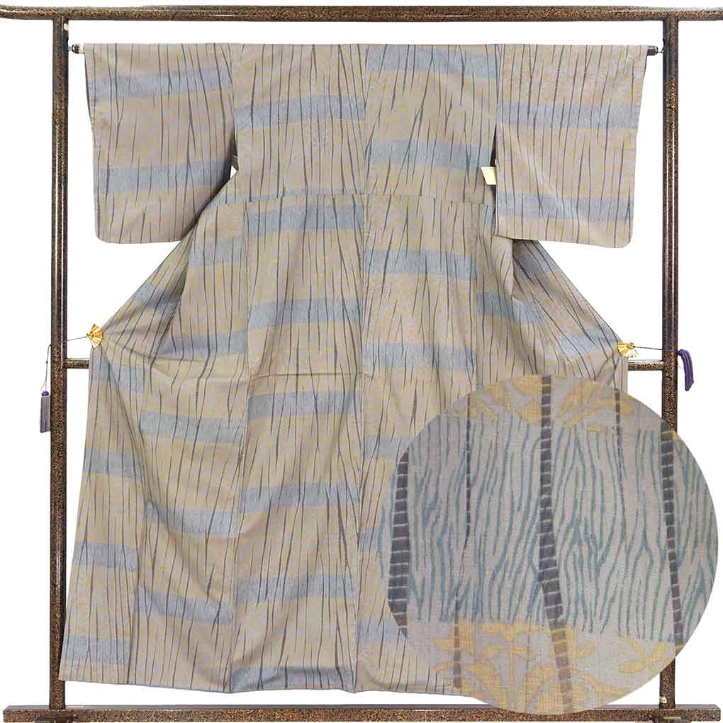 紬 リサイクル着物 身丈157cm 裄65cm 前幅24cm 後幅30cm 袖丈49cm 袖幅33cm レディース 袷 柳絞り 裄Mサイズ 秋冬春用 正絹（シルク）グレー 美品 大島紬 リメイク リユース【ランクA】