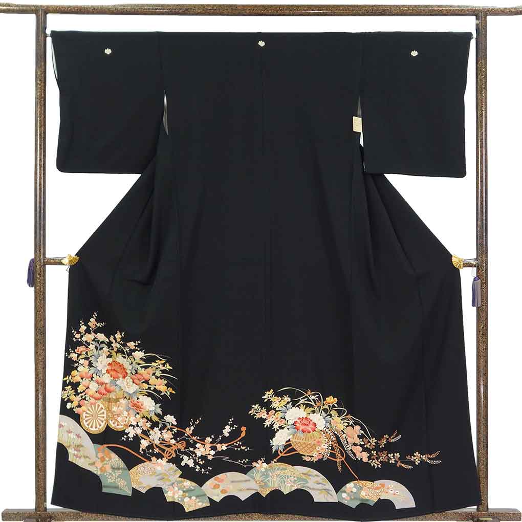 黒留袖 リサイクル着物 身丈160cm 裄67cm 前幅24cm 後幅31cm 袖丈48cm 袖幅34cm レディース 花車 裄長 裄Lサイズ 年中着用可 正絹（シルク）ブラック 美品 リメイク リユース【ランクA】