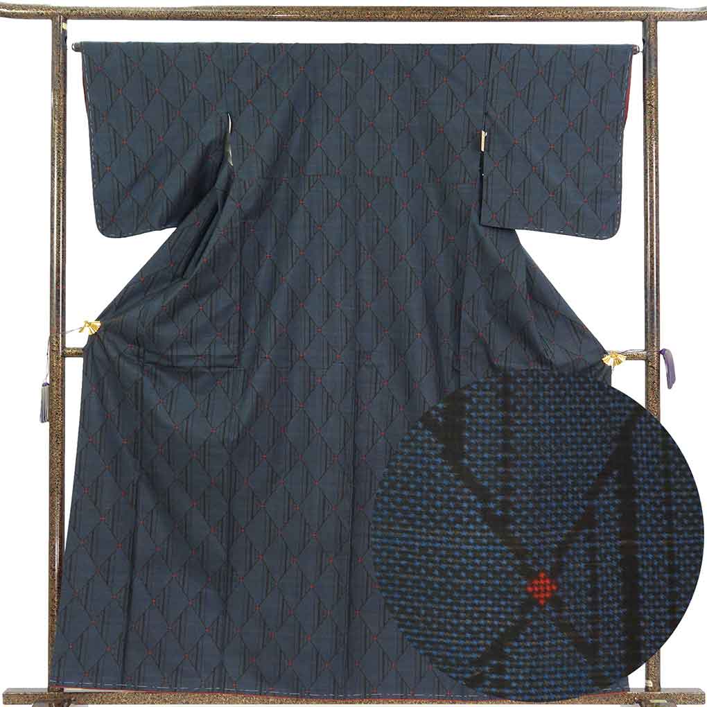 紬 リサイクル着物 身丈162cm 裄65cm 前幅24cm 後幅29cm 袖丈49cm 袖幅33cm レディース 袷 連続模様 裄Mサイズ 秋冬春用 正絹（シルク）ネイビー 難有り 大島紬 リメイク リユース【ランクC】