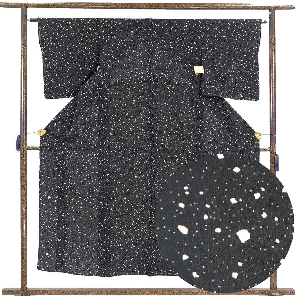 小紋 リサイクル着物 身丈153cm 裄63cm 前幅24cm 後幅30cm 袖丈49cm 袖幅32cm レディース 単衣 大小あられ 裄Mサイズ 初夏・初秋用 正絹（シルク）ブラック 未使用品 リメイク リユース【ランクS】