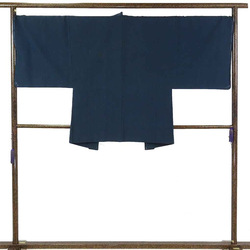 リサイクル 男物アンサンブル 羽織丈85cm 身丈137cm 裄71cm 前幅26cm 後幅30.5cm 袖丈49cm 袖幅37cm メンズ 袷 無地 裄長 裄LLサイズ 秋冬春用 正絹（シルク）紺地 やや難 リサイクル リメイク リユース【ランクB】