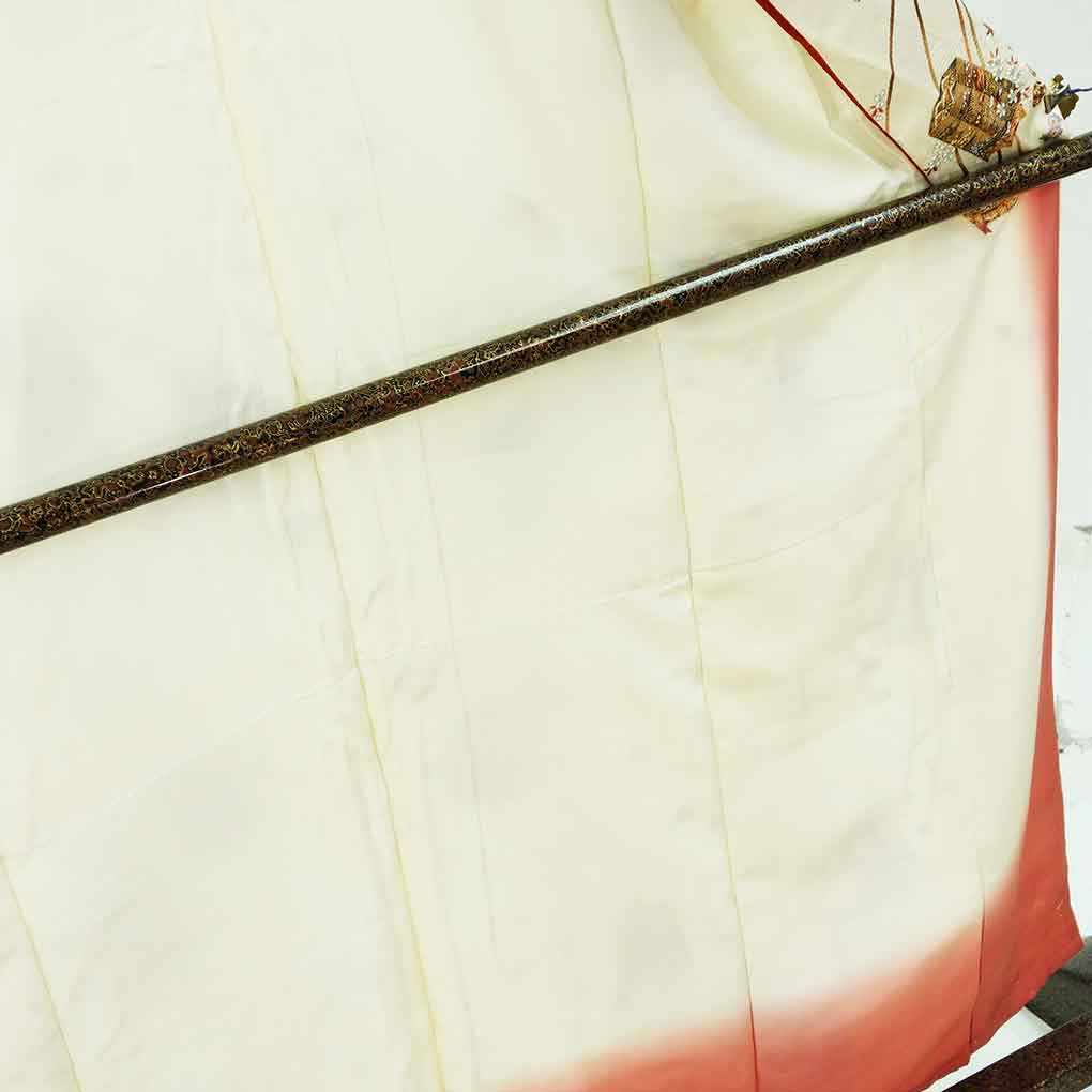 小紋 リサイクル着物 身丈159cm 裄63cm 前幅22.5cm 後幅27cm 袖丈56cm 袖幅32cm レディース 袷 貝桶 裄Mサイズ 秋冬春用 正絹（シルク）ホワイト 未使用品 リメイク リユース【ランクS】