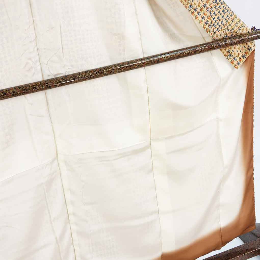 小紋 リサイクル着物 身丈160cm 裄63cm 前幅24cm 後幅30cm 袖丈47cm 袖幅32cm レディース 袷 連続模様 裄Mサイズ 秋冬春用 正絹（シルク）ブラウン 美品 リメイク リユース【ランクA】