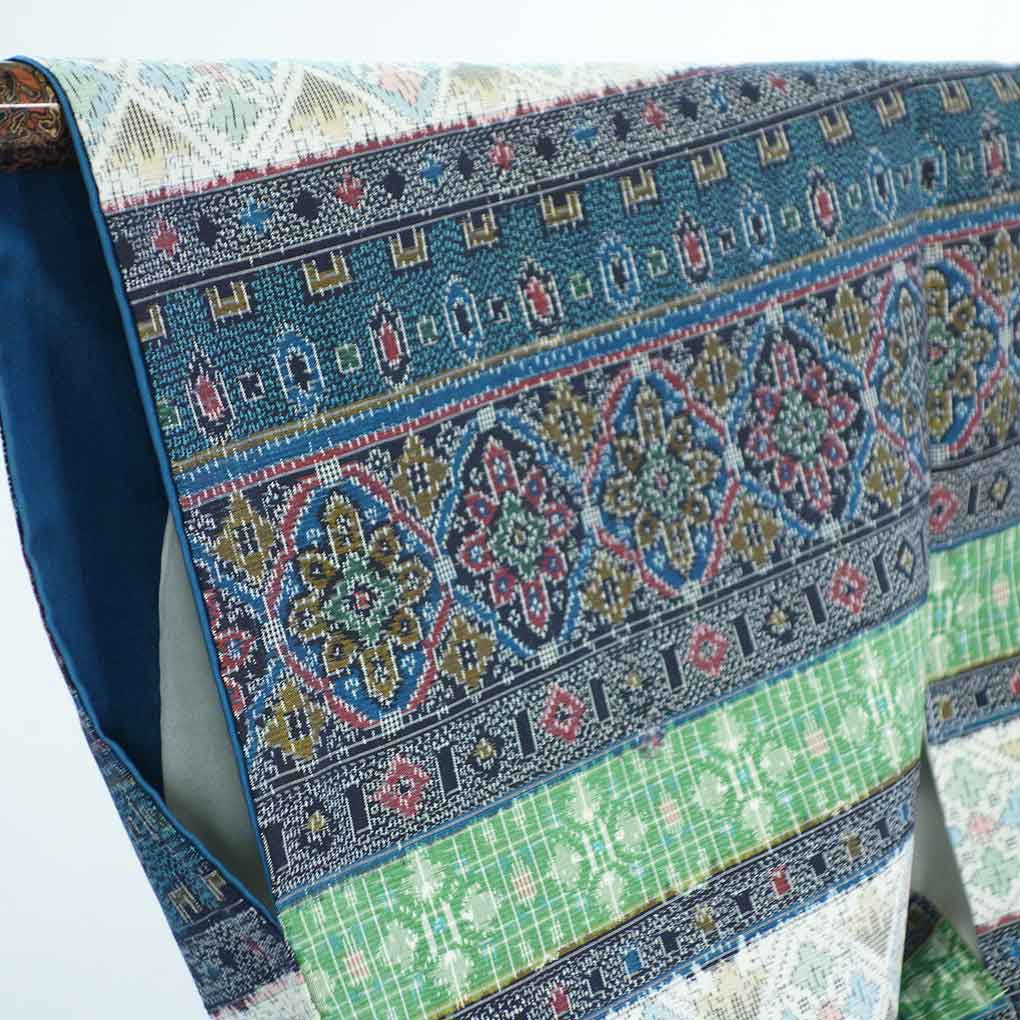 紬 リサイクル着物 身丈155cm 裄62cm 前幅23cm 後幅29cm 袖丈49cm 袖幅32cm レディース 袷 横段柄 裄Sサイズ 秋冬春用 正絹（シルク）ブラック 美品 リメイク リユース【ランクA】