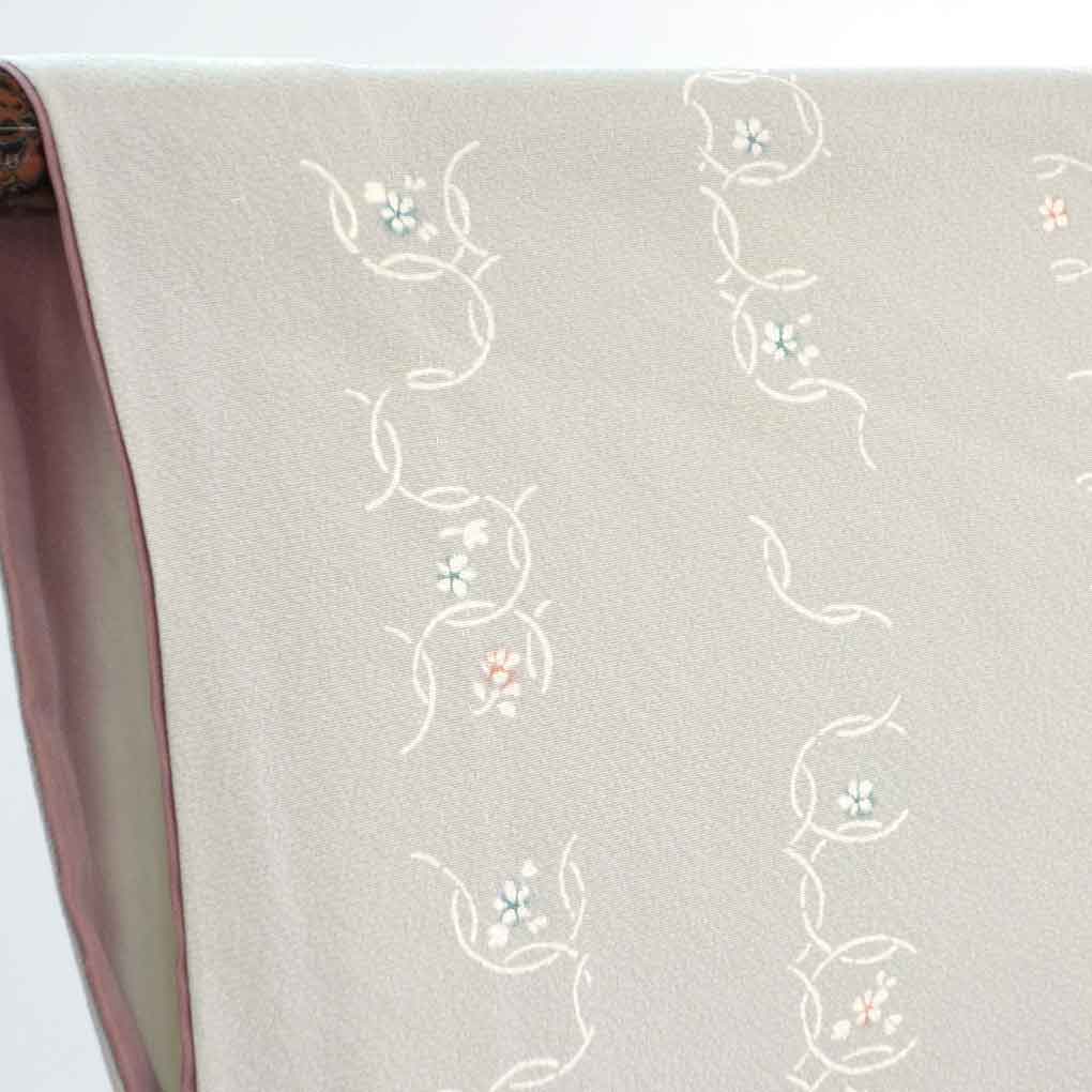 小紋 リサイクル着物 身丈155cm 裄63cm 前幅23.5cm 後幅28.5cm 袖丈52cm 袖幅33cm レディース 胴抜裾八掛 連続模様 裄Mサイズ 秋冬春用 正絹（シルク）グレー 美品 リメイク リユース【ランクA】