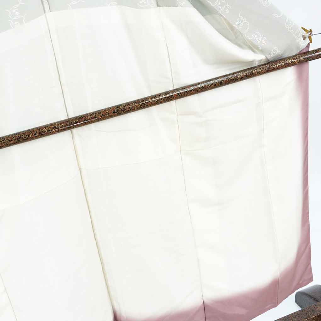 小紋 リサイクル着物 身丈155cm 裄63cm 前幅23.5cm 後幅28.5cm 袖丈52cm 袖幅33cm レディース 胴抜裾八掛 連続模様 裄Mサイズ 秋冬春用 正絹（シルク）グレー 美品 リメイク リユース【ランクA】