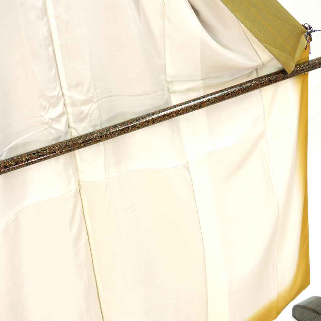 小紋 リサイクル着物 身丈153cm 裄64cm 前幅22.5cm 後幅29.5cm 袖丈47cm 袖幅32.5cm レディース 袷 縞 裄Mサイズ 秋冬春用 正絹（シルク）イエロー 未使用品 リメイク リユース【ランクS】