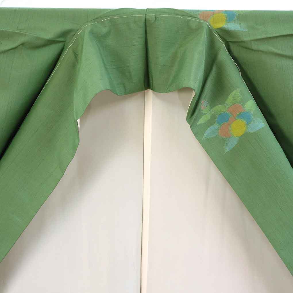 紬 リサイクル着物 身丈166cm 裄69cm 前幅26.5cm 後幅32cm 袖丈49cm 袖幅35cm レディース 袷 花柄 裄長 裄L-LLサイズ 秋冬春用 正絹(シルク)グリーン トールサイズ 未使用品 リメイク リユース【ランクS】