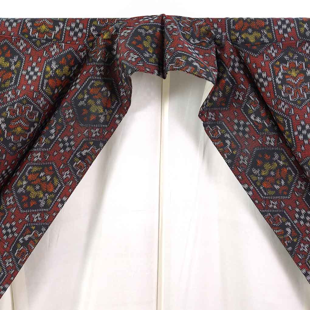 紬 リサイクル着物 身丈159cm 裄63cm 前幅28cm 後幅30.5cm 袖丈49cm 袖幅32cm レディース 袷 亀甲 裄Mサイズ 秋冬春用 正絹（シルク）ブラック 美品 リメイク リユース【ランクA】
