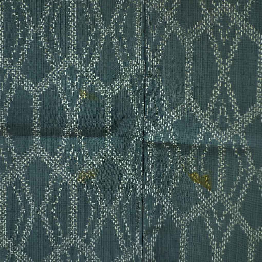 紬 リサイクル着物 身丈159cm 裄61cm 前幅23cm 後幅30cm 袖丈47cm 袖幅31cm レディース 単衣 亀甲 裄Sサイズ 初夏・初秋用 正絹(シルク)グレー やや難 リメイク リユース【ランクB】