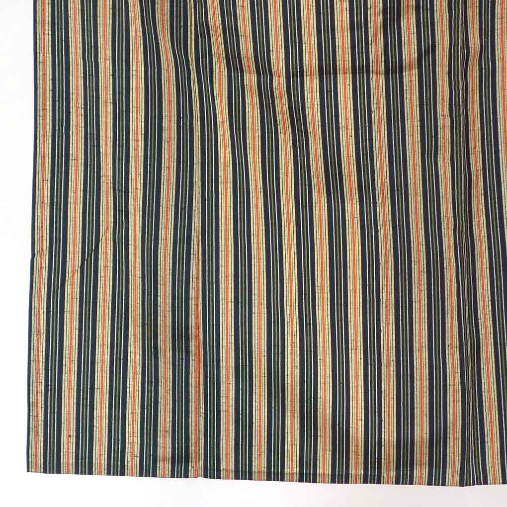 リサイクル着物 紬 黒地 縦縞模様 単衣 正絹 着物 レディース 初夏・初秋用 シルク ブラック 裄Sサイズ リユース身丈151cm 裄62cm 前幅25cm 後幅29cm 袖丈47cm【ランクA】