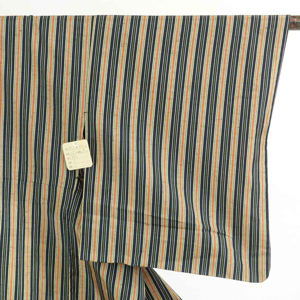 リサイクル着物 紬 黒地 縦縞模様 単衣 正絹 着物 レディース 初夏・初秋用 シルク ブラック 裄Sサイズ リユース身丈151cm 裄62cm 前幅25cm 後幅29cm 袖丈47cm【ランクA】