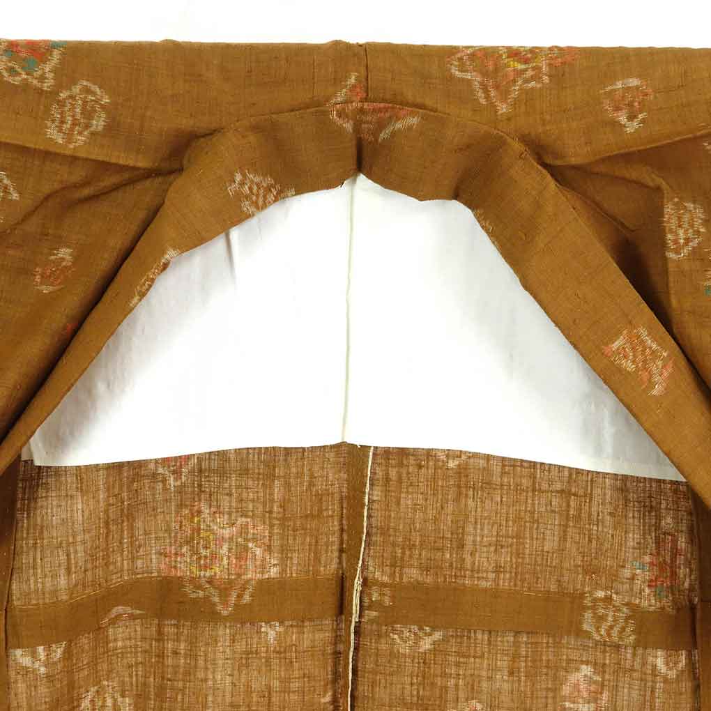 リサイクル 紬 着物 身丈151cm 裄63cm 前幅24cm 後幅29cm 袖丈45cm 袖幅33cm レディース 単衣 連続模様 裄Mサイズ 初夏・初秋用 正絹(シルク)茶色 美品 リサイクル リメイク リユース【ランクA】