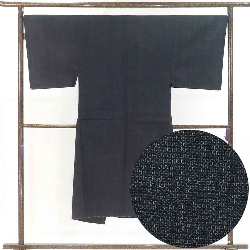 男物着物 リサイクル着物 身丈138cm 裄68cm 前幅25cm 後幅31cm 袖丈51cm 袖幅34cm メンズ 袷 亀甲 裄長 裄Lサイズ 秋冬春用 正絹（シルク）ネイビー 未使用品 リメイク リユース【ランクS】