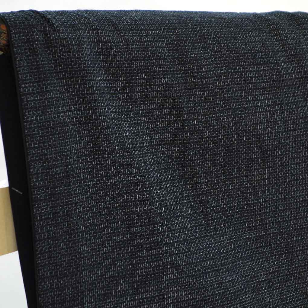 男物着物 リサイクル着物 身丈138cm 裄68cm 前幅25cm 後幅31cm 袖丈51cm 袖幅34cm メンズ 袷 亀甲 裄長 裄Lサイズ 秋冬春用 正絹（シルク）ネイビー 未使用品 リメイク リユース【ランクS】