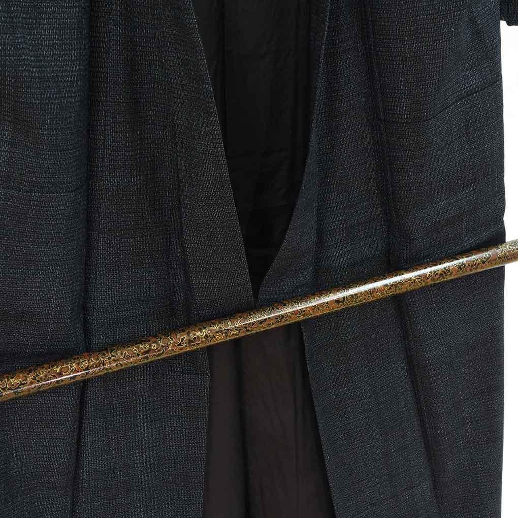 男物着物 リサイクル着物 身丈138cm 裄68cm 前幅25cm 後幅31cm 袖丈51cm 袖幅34cm メンズ 袷 亀甲 裄長 裄Lサイズ 秋冬春用 正絹（シルク）ネイビー 未使用品 リメイク リユース【ランクS】