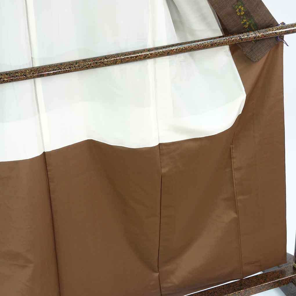 紬 リサイクル着物 身丈157cm 裄64cm 前幅26.5cm 後幅31.5cm 袖丈49cm 袖幅32cm レディース 袷 連続模様 裄Mサイズ 秋冬春用 正絹（シルク）ブラウン やや難 大島紬 リメイク リユース【ランクB】