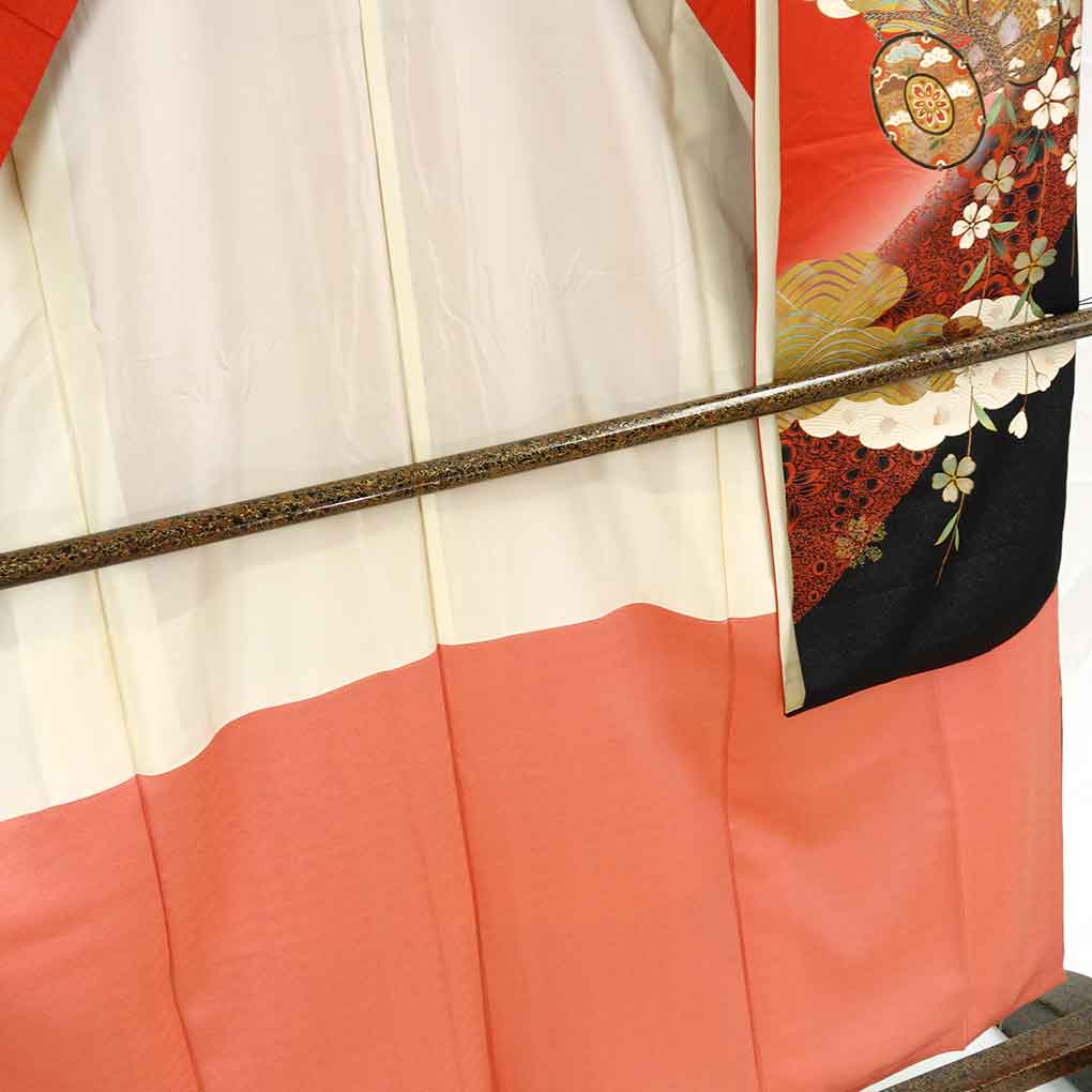 振袖 リサイクル着物 身丈157cm 裄69cm 前幅24cm 後幅29cm 袖丈107cm 袖幅34cm レディース 袷 椿 裄長 裄L-LLサイズ 秋冬春用 正絹（シルク）レッド 美品 リメイク リユース【ランクA】