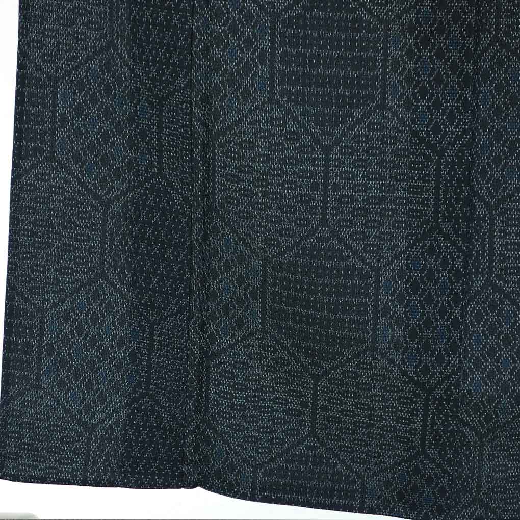 紬 リサイクル着物 身丈160cm 裄61cm 前幅23cm 後幅28.5cm 袖丈47cm 袖幅30cm レディース 単衣 亀甲 裄Sサイズ 初夏・初秋用 正絹（シルク）ネイビー 未使用品 リメイク リユース【ランクS】