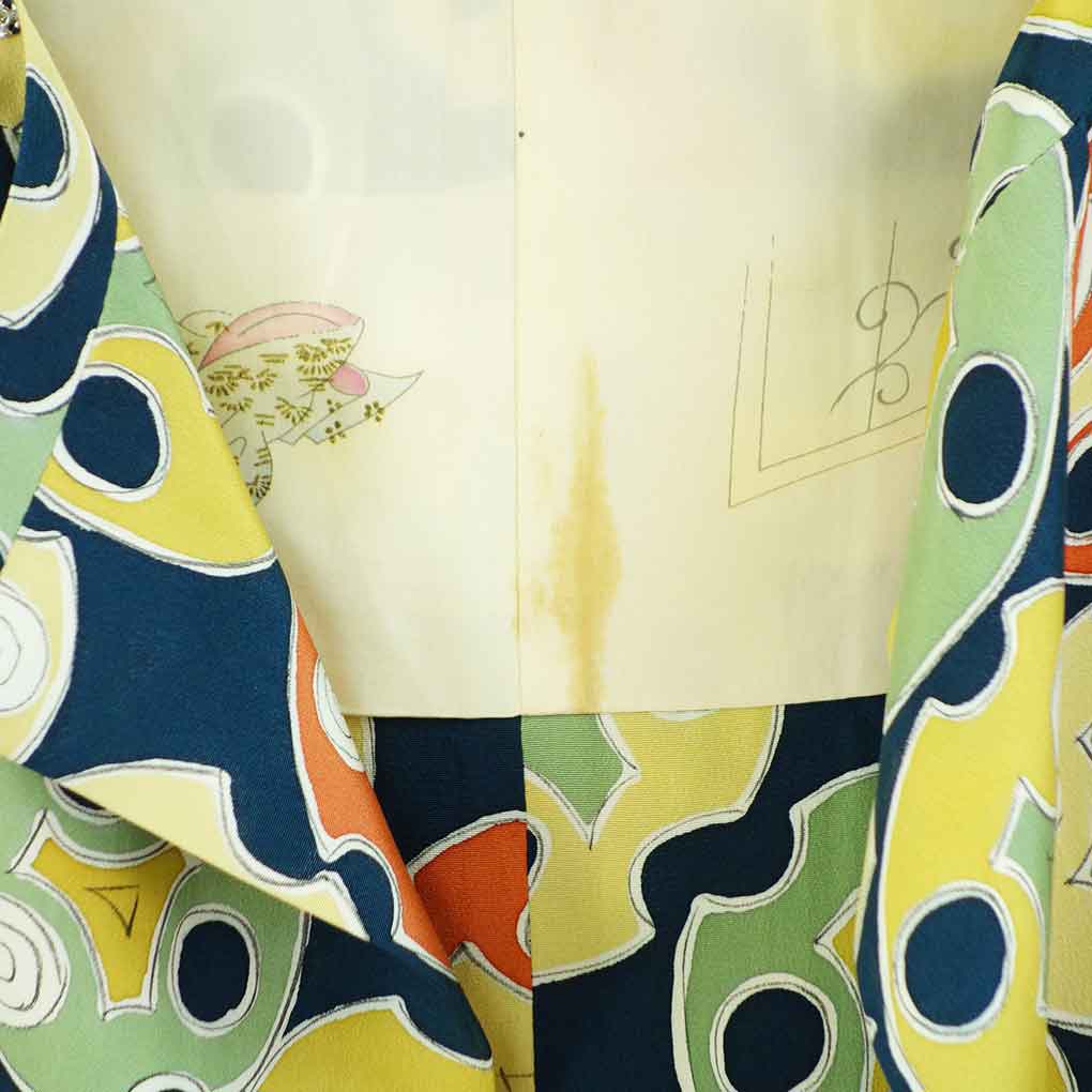 コート リサイクル着物 コート丈80cm 裄63cm 袖丈47cm 袖幅33cm レディース 袷 連続模様 裄Mサイズ 秋冬春用 正絹（シルク）ネイビー やや難 リメイク リユース【ランクB】