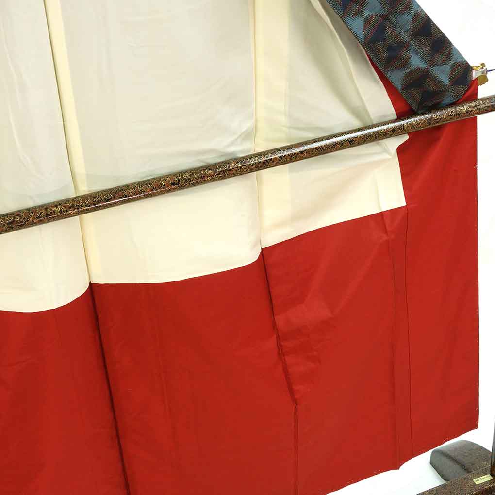 紬 リサイクル着物 身丈154cm 裄60.5cm 前幅25cm 後幅30.5cm 袖丈47cm 袖幅31cm レディース 袷 連続模様 裄SS-Sサイズ 秋冬春用 正絹(シルク)ネイビー 未使用品 リメイク リユース【ランクS】