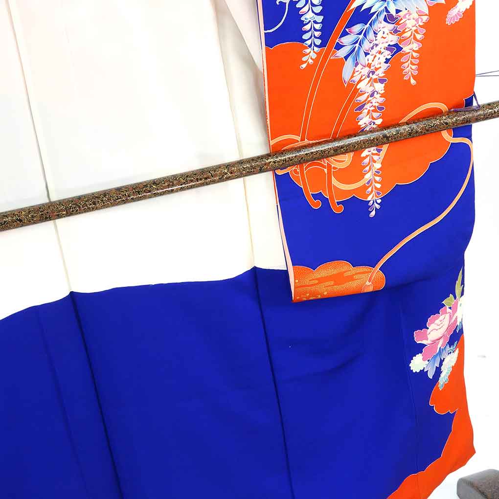 振袖 リサイクル着物 身丈155cm 裄64cm 前幅24cm 後幅30.5cm 袖丈101cm 袖幅32cm レディース 袷 花柄 裄Mサイズ 秋冬春用 正絹（シルク）ネイビー やや難 リメイク リユース【ランクB】