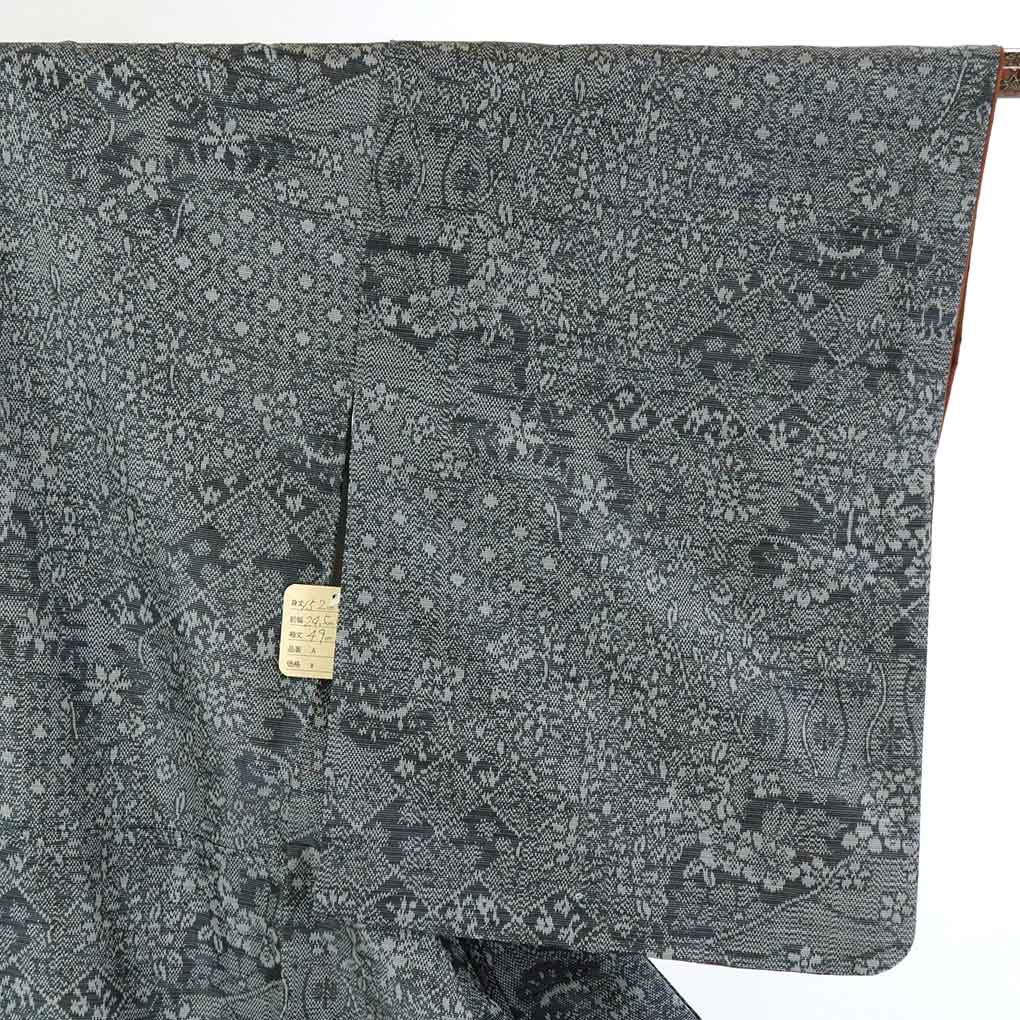リサイクル着物 紬正絹黒地白絣先染袷紬着物 レディース 秋冬春用 シルク ブラック 裄SSサイズ身丈152cm 裄60.5cm 前幅24.5cm 後幅28cm 袖丈49cm【ランクA】