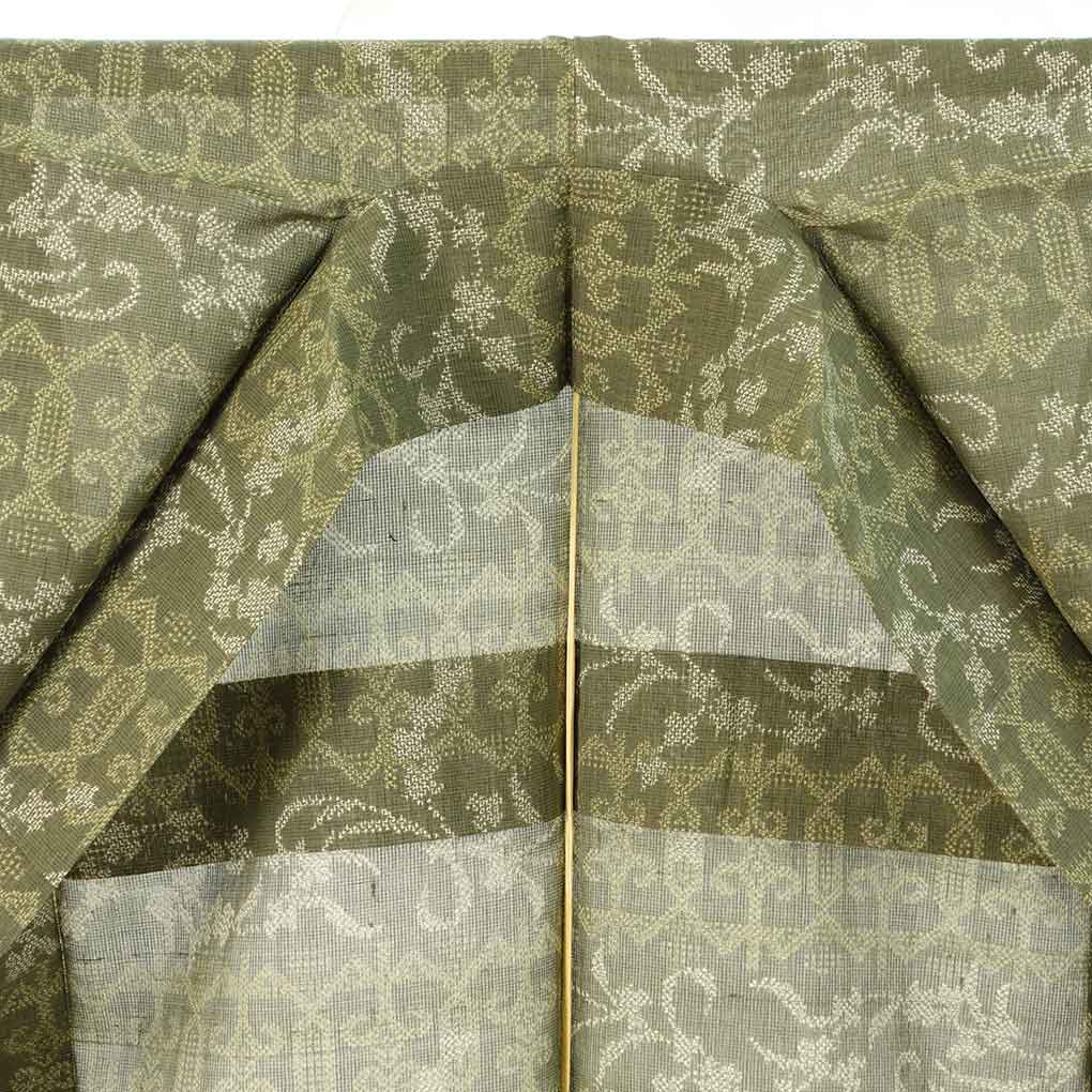 紬 リサイクル着物 身丈153cm 裄61cm 前幅24cm 後幅30cm 袖丈47cm 袖幅31cm レディース 抽象柄 裄Sサイズ 夏用 正絹（シルク）グリーン 未使用品 リメイク リユース【ランクS】