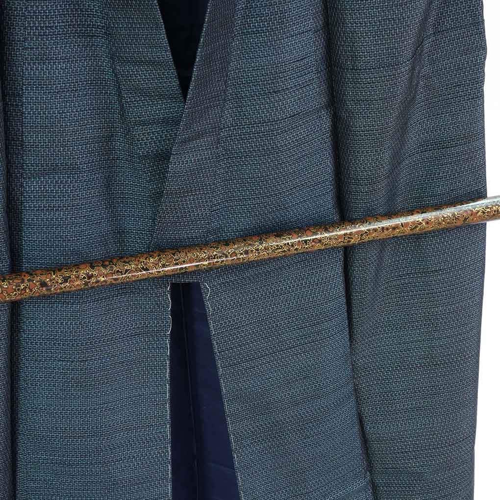 男物着物 リサイクル着物 身丈147cm 裄69cm 前幅26cm 後幅32cm 袖丈51cm 袖幅35cm メンズ 袷 絣模様 裄長 裄L-LLサイズ 秋冬春用 正絹（シルク）ネイビー トールサイズ 未使用品 リメイク リユース【ランクS】
