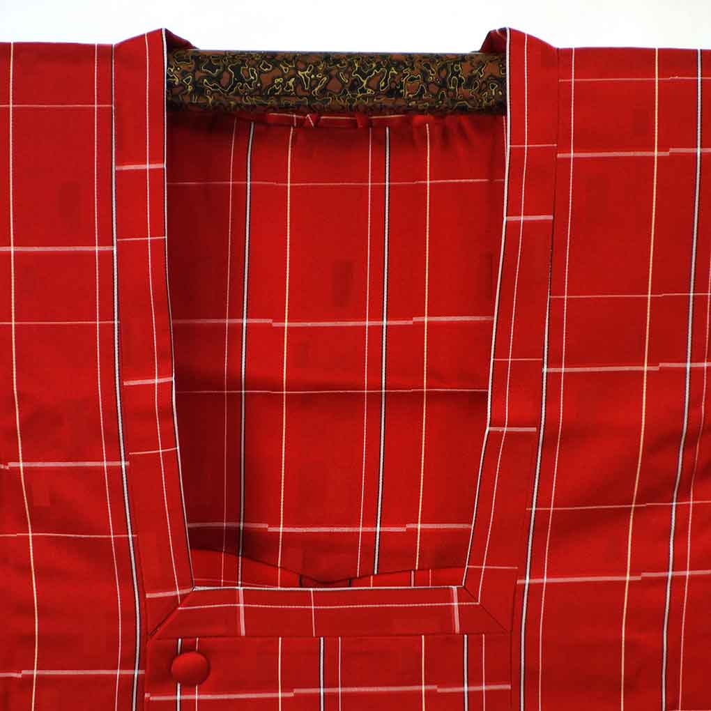雨コート リサイクル着物 コート丈139cm 裄68cm 袖丈49cm 袖幅35cm レディース 格子 裄長 裄Lサイズ 年中着用可 ポリエステル レッド 美品 リメイク リユース【ランクA】