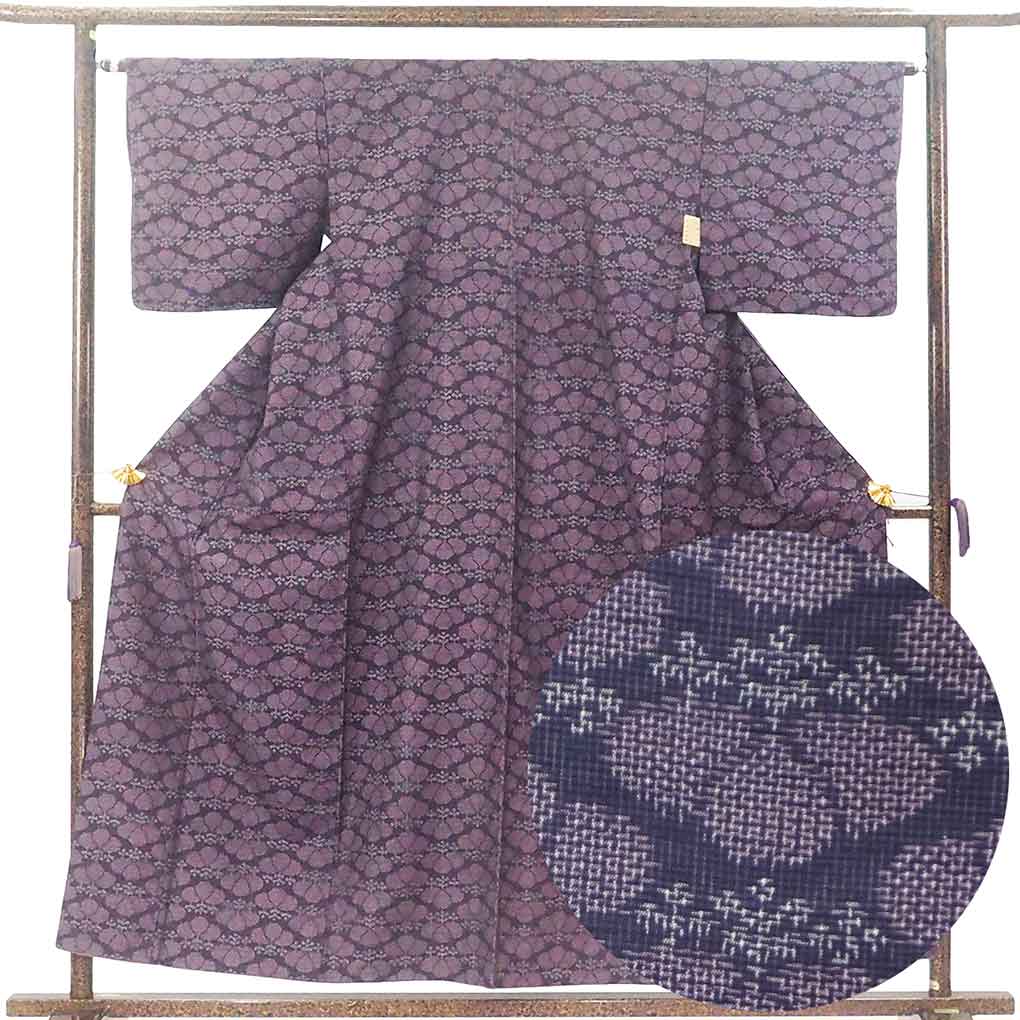 紬 リサイクル着物 身丈155cm 裄64cm 前幅28cm 後幅31.5cm 袖丈45cm 袖幅32cm レディース 袷 五三の桐 裄Mサイズ 秋冬春用 正絹（シルク）パープル 美品 リメイク リユース【ランクA】