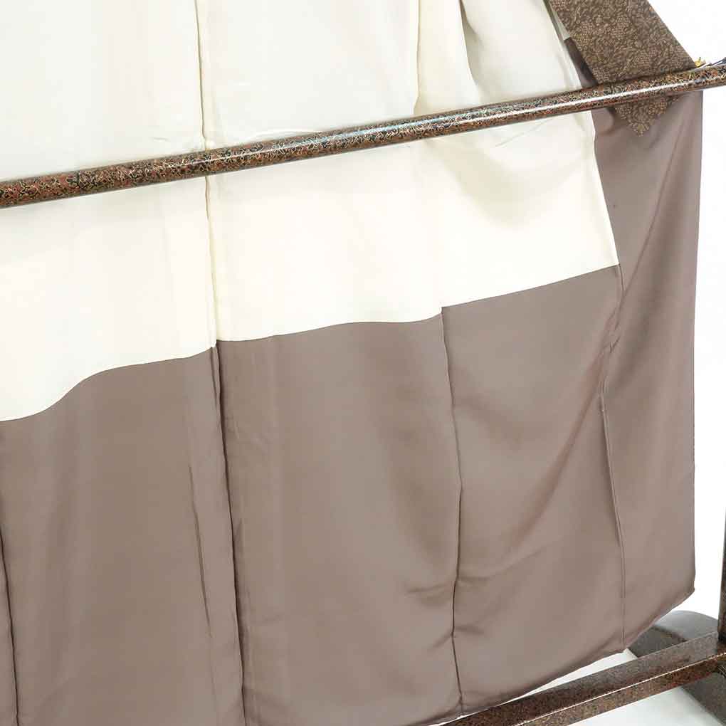 【在庫処分】リサイクル着物 小紋正絹茶色地袷小紋着物 レディース 秋冬春用 シルク100% ブラウン 裄Mサイズ身丈160cm 裄65cm 前幅24.5cm 後幅30cm 袖丈49cm【ランクA】