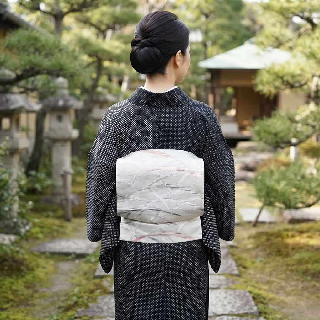 名古屋帯 リサイクル帯 幅30cm 長さ355cm レディース 露芝 秋冬春用 正絹（シルク）シルバー 美品 リメイク リユース【ランクA】