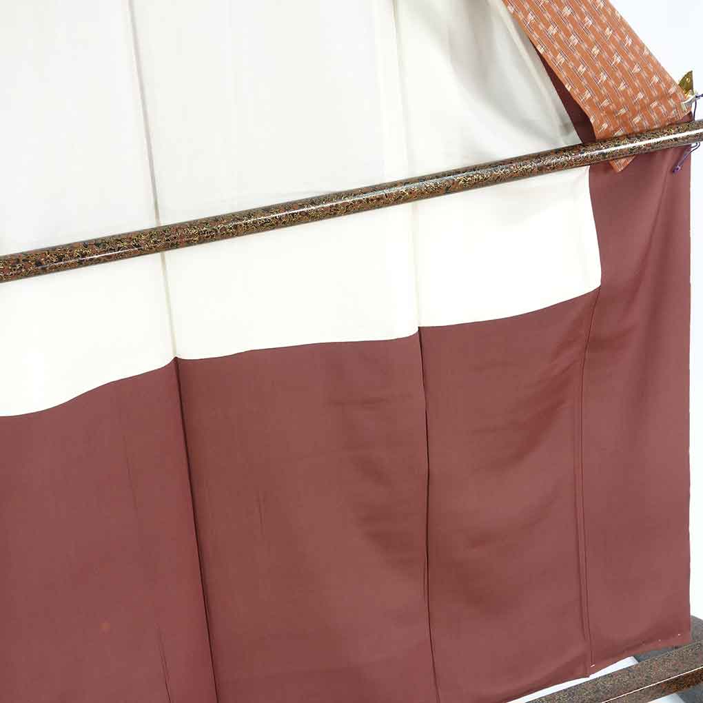 紬 リサイクル着物 身丈158cm 裄63cm 前幅23cm 後幅30cm 袖丈46cm 袖幅32cm レディース 袷 絣模様 裄Mサイズ 秋冬春用 正絹（シルク）ブラウン 未使用品 リメイク リユース【ランクS】