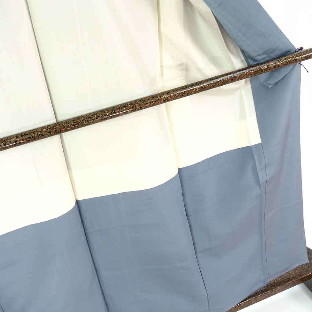 紬 リサイクル着物 身丈160cm 裄63cm 前幅25cm 後幅31cm 袖丈49cm 袖幅32.5cm レディース 袷 無地 裄Mサイズ 秋冬春用 正絹(シルク)ブルー やや難 リメイク リユース【ランクB】