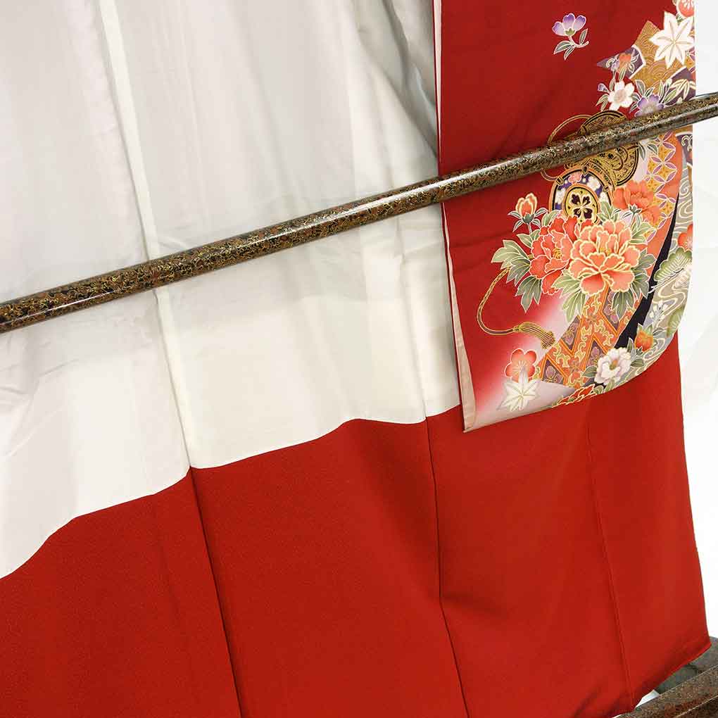 振袖 リサイクル着物 身丈160cm 裄65cm 前幅24cm 後幅30cm 袖丈105cm 袖幅34cm レディース 袷 鼓 裄Mサイズ 秋冬春用 正絹(シルク)レッド 美品 リメイク リユース【ランクA】