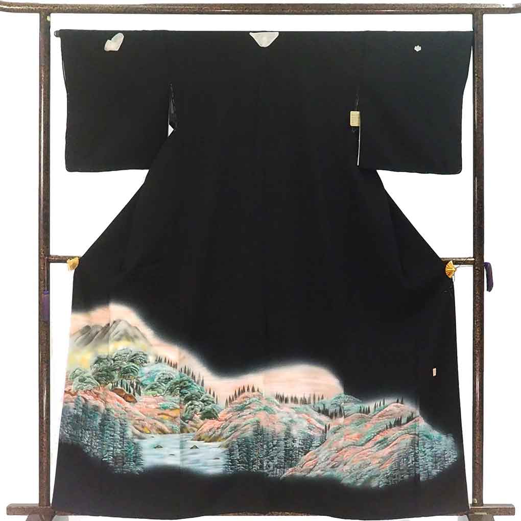 黒留袖 リサイクル着物 身丈163cm 裄66cm 前幅26cm 後幅30cm 袖丈49cm 袖幅33cm レディース 風景画 裄長 裄M-Lサイズ 年中着用可 正絹(シルク)ブラック 未使用品 リメイク リユース【ランクS】