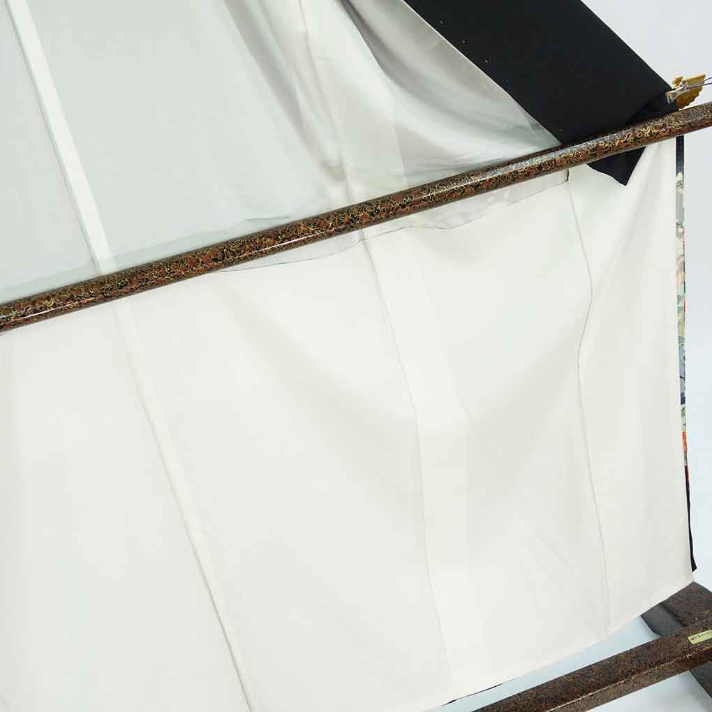 黒留袖 リサイクル着物 身丈156cm 裄63cm 前幅24.5cm 後幅30cm 袖丈48cm 袖幅32cm レディース 花柄 裄Mサイズ 年中着用可 正絹(シルク)ブラック やや難 リメイク リユース【ランクB】