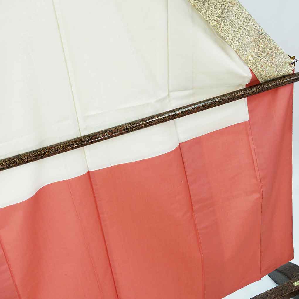 紬 リサイクル着物 身丈154cm 裄63cm 前幅23cm 後幅28cm 袖丈49cm 袖幅32cm レディース 袷 連続模様 裄Mサイズ 秋冬春用 正絹（シルク）イエロー 美品 リメイク リユース【ランクA】