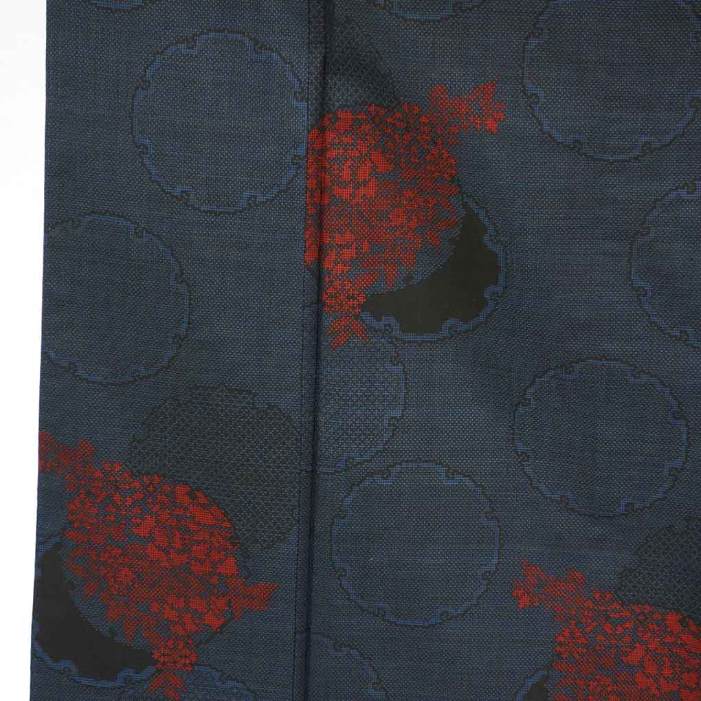 紬 リサイクル着物 身丈157cm 裄63cm 前幅24cm 後幅29cm 袖丈49cm 袖幅32.5cm レディース 袷 雪輪 裄Mサイズ 秋冬春用 正絹（シルク）ネイビー 美品 リメイク リユース【ランクA】