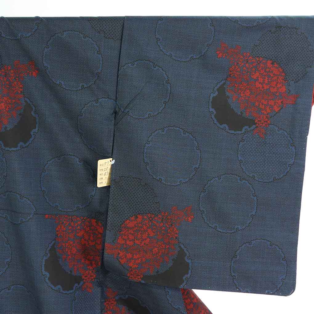 紬 リサイクル着物 身丈157cm 裄63cm 前幅24cm 後幅29cm 袖丈49cm 袖幅32.5cm レディース 袷 雪輪 裄Mサイズ 秋冬春用 正絹（シルク）ネイビー 美品 リメイク リユース【ランクA】