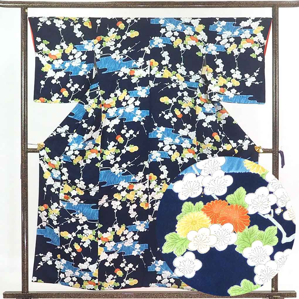 リサイクル着物 小紋 紺地 梅柄 袷 正絹 着物 レディース 秋冬春用 シルク ネイビー 裄Lサイズ リユース身丈157cm 裄69cm 前幅24cm 後幅29cm 袖丈49cm【ランクA】