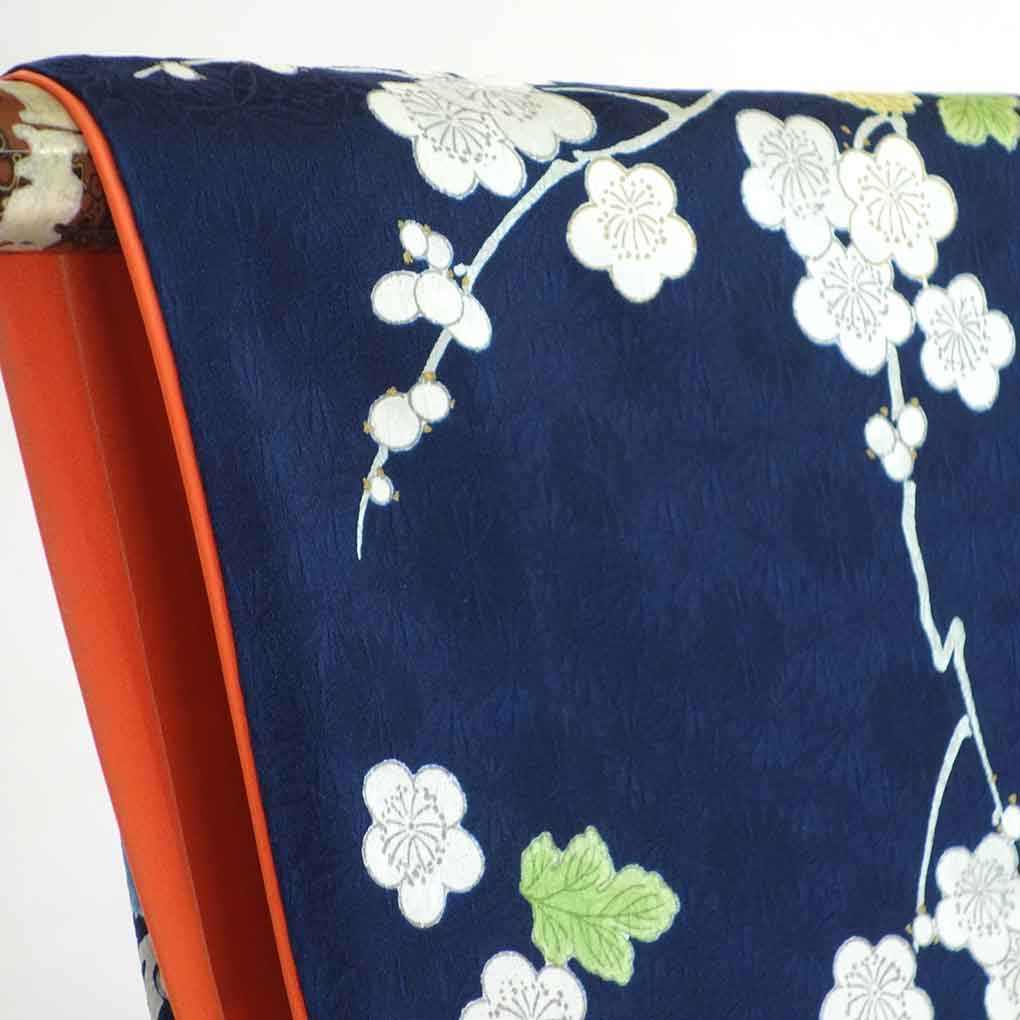 リサイクル着物 小紋 紺地 梅柄 袷 正絹 着物 レディース 秋冬春用 シルク ネイビー 裄Lサイズ リユース身丈157cm 裄69cm 前幅24cm 後幅29cm 袖丈49cm【ランクA】