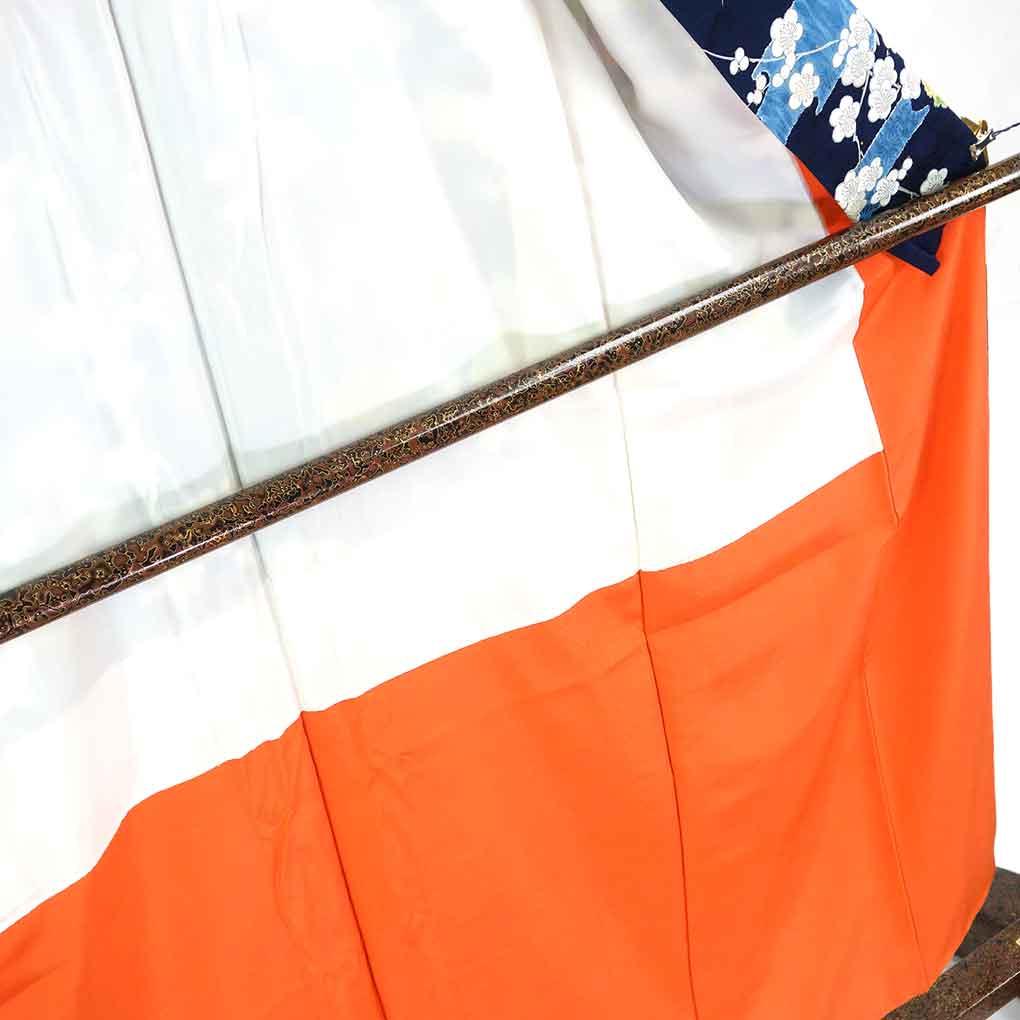 リサイクル着物 小紋 紺地 梅柄 袷 正絹 着物 レディース 秋冬春用 シルク ネイビー 裄Lサイズ リユース身丈157cm 裄69cm 前幅24cm 後幅29cm 袖丈49cm【ランクA】