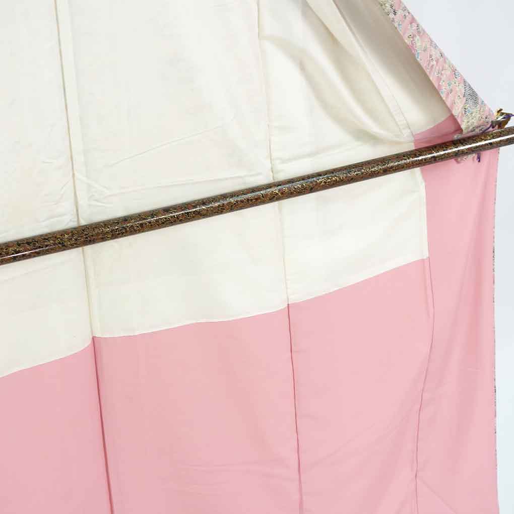 紬 リサイクル着物 身丈155cm 裄63cm 前幅23.5cm 後幅29cm 袖丈49cm 袖幅32cm レディース 袷 四季の花柄 裄Mサイズ 秋冬春用 正絹（シルク）ピンク 未使用品 リメイク リユース【ランクS】