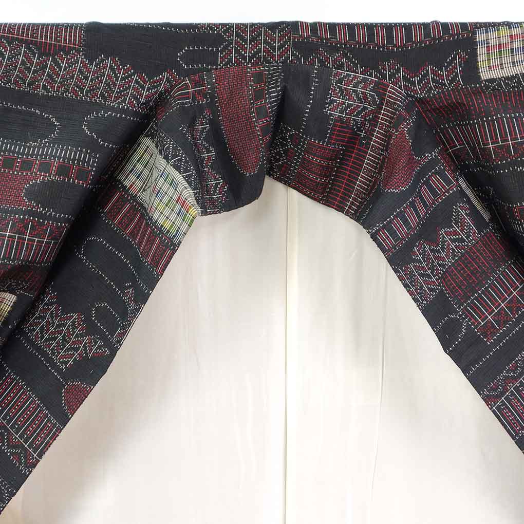 紬 リサイクル着物 身丈157cm 裄63cm 前幅23cm 後幅28cm 袖丈53cm 袖幅32.5cm レディース 袷 霞 裄Mサイズ 秋冬春用 正絹（シルク）ブラック 美品 リメイク リユース【ランクA】