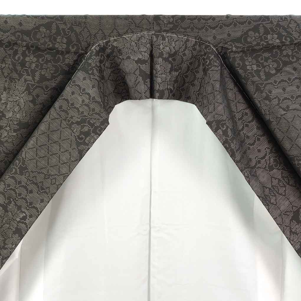 紬 リサイクル着物 身丈156cm 裄65cm 前幅22.5cm 後幅28.5cm 袖丈47cm 袖幅33cm レディース 袷 連続模様 裄Mサイズ 秋冬春用 正絹（シルク）ブラック 未使用品 大島紬 リメイク リユース【ランクS】